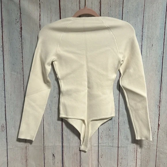 ⭐️SOLD⭐️NWT Abercrombie & Fitch Long-Sleeve Sweetheart Sweater Bodysuit - Picture 10 of 10